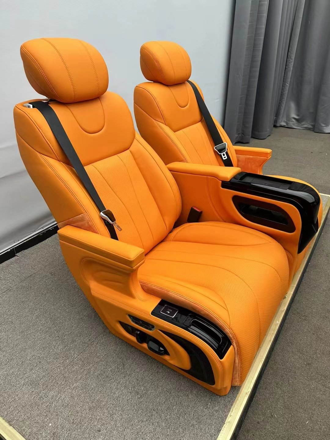 VIP Wireless Charger Leather High Quality Luxury Car Seat for Land Rover Discovery Prado Cadillac
