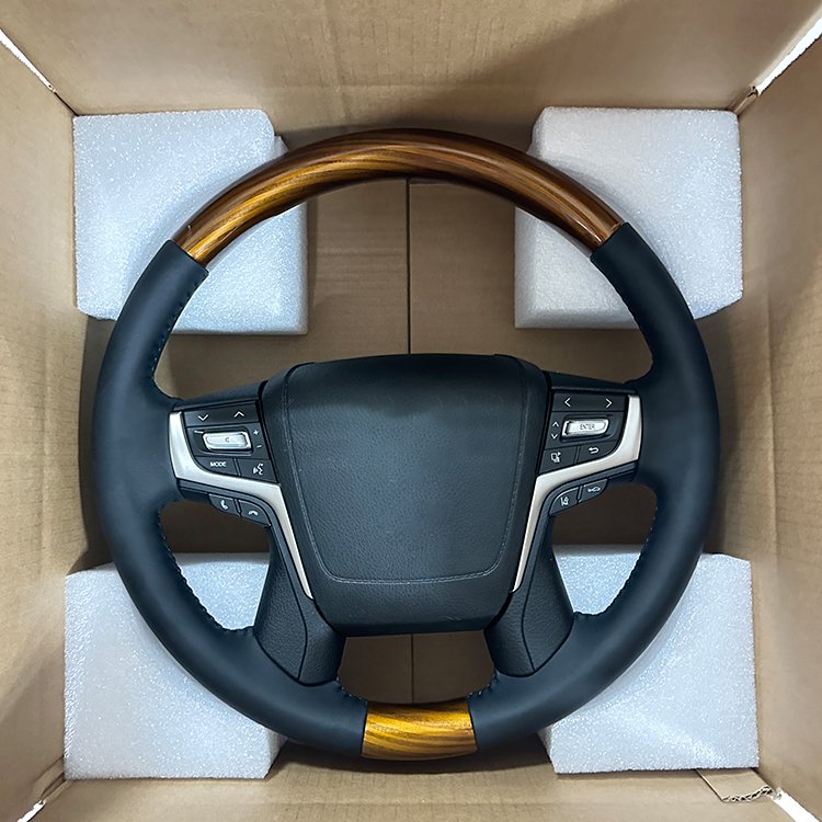 Car Steering Wheel is Suitable for the 2018 Prado Peach Wood Steering Wheel Assembly