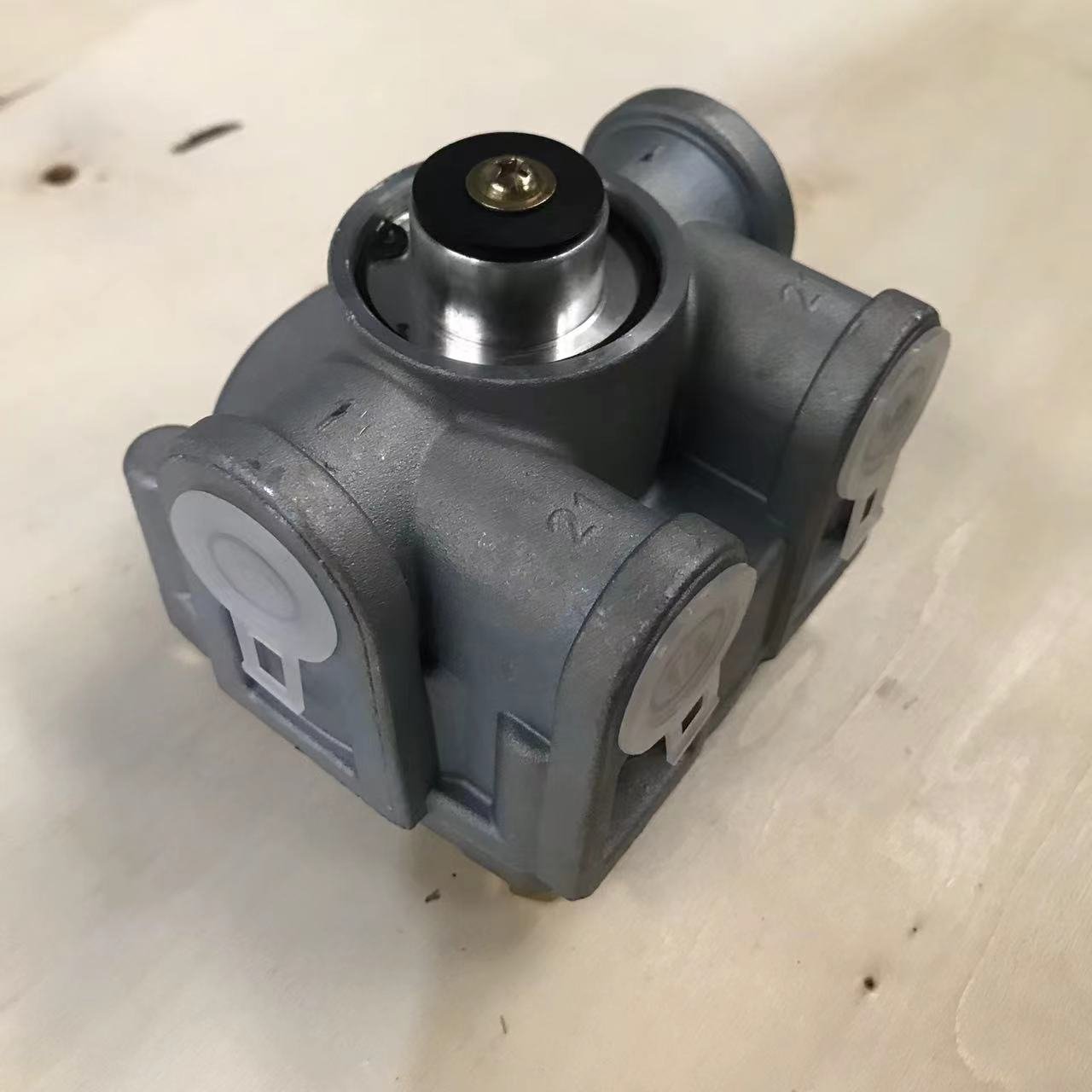 OEM 065125 RELAY VALVE for SCANI TRUCK R12 STYLE