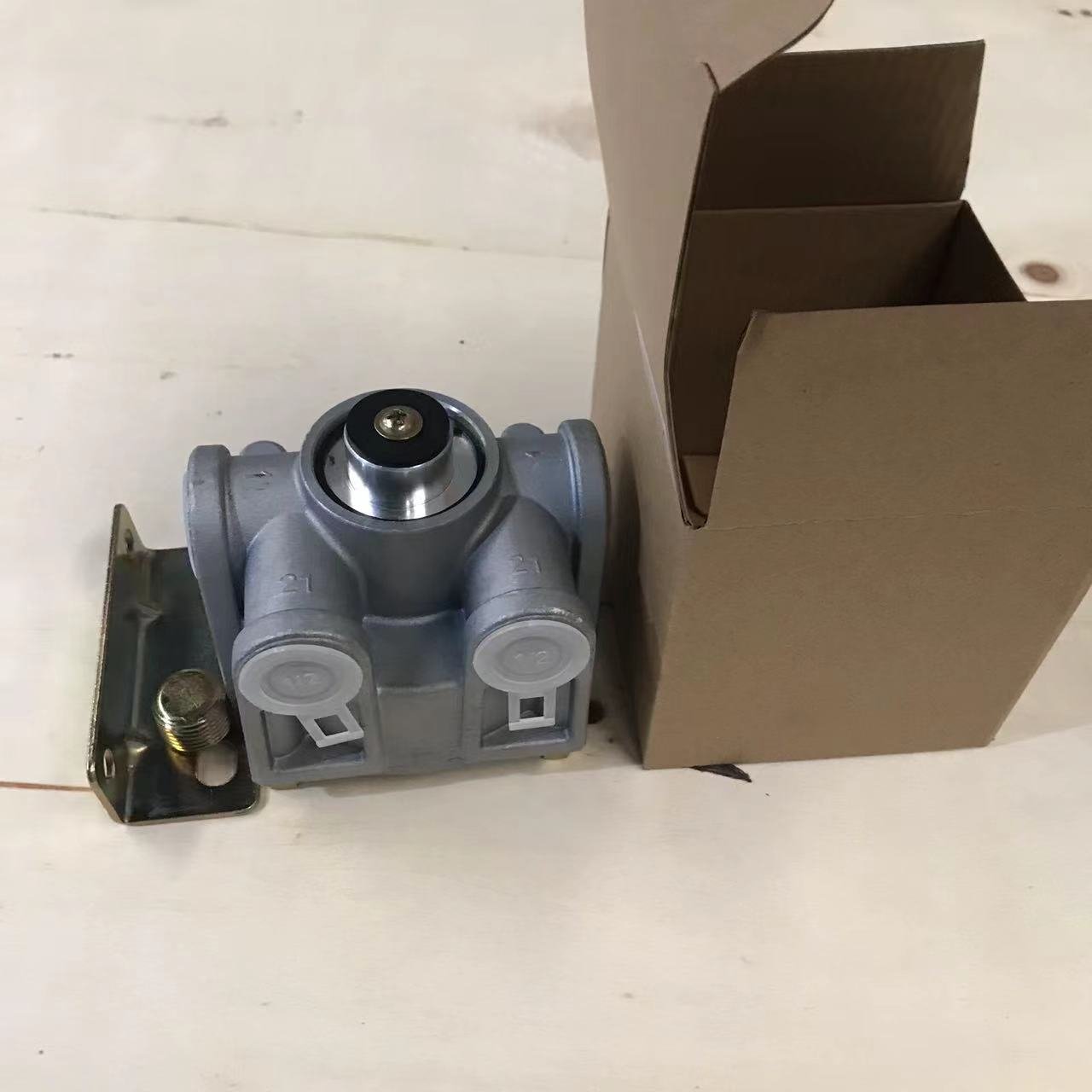 OEM 065125 RELAY VALVE for SCANI TRUCK R12 STYLE