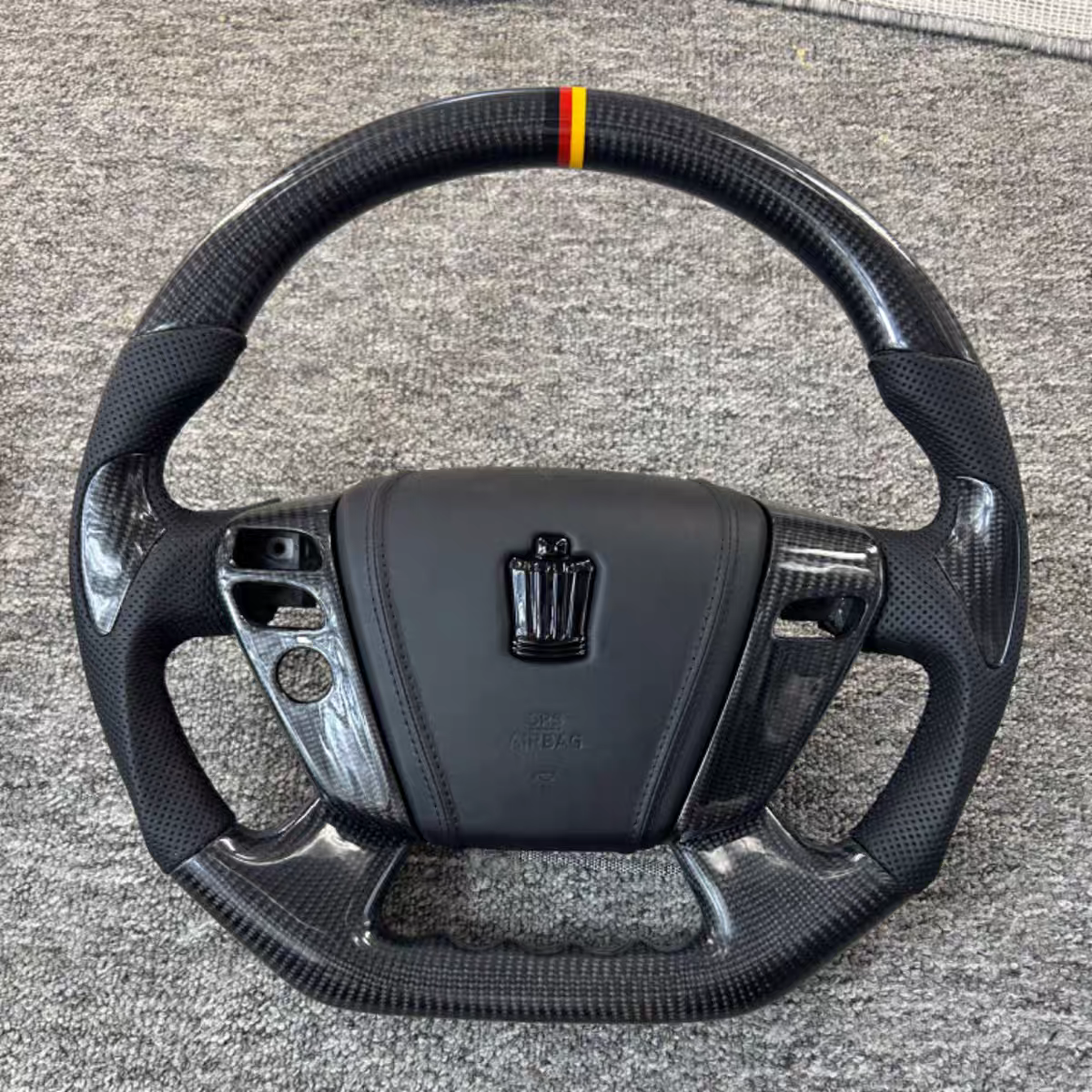 High Quality D-Shape Alcantara Leather Steering Wheel Carbon Fiber Modification for Toyota Crown REIZ 2010-2013 Cars