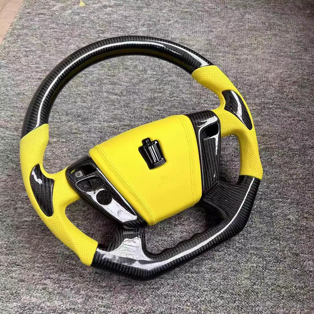 High Quality D-Shape Alcantara Leather Steering Wheel Carbon Fiber Modification for Toyota Crown REIZ 2010-2013 Cars