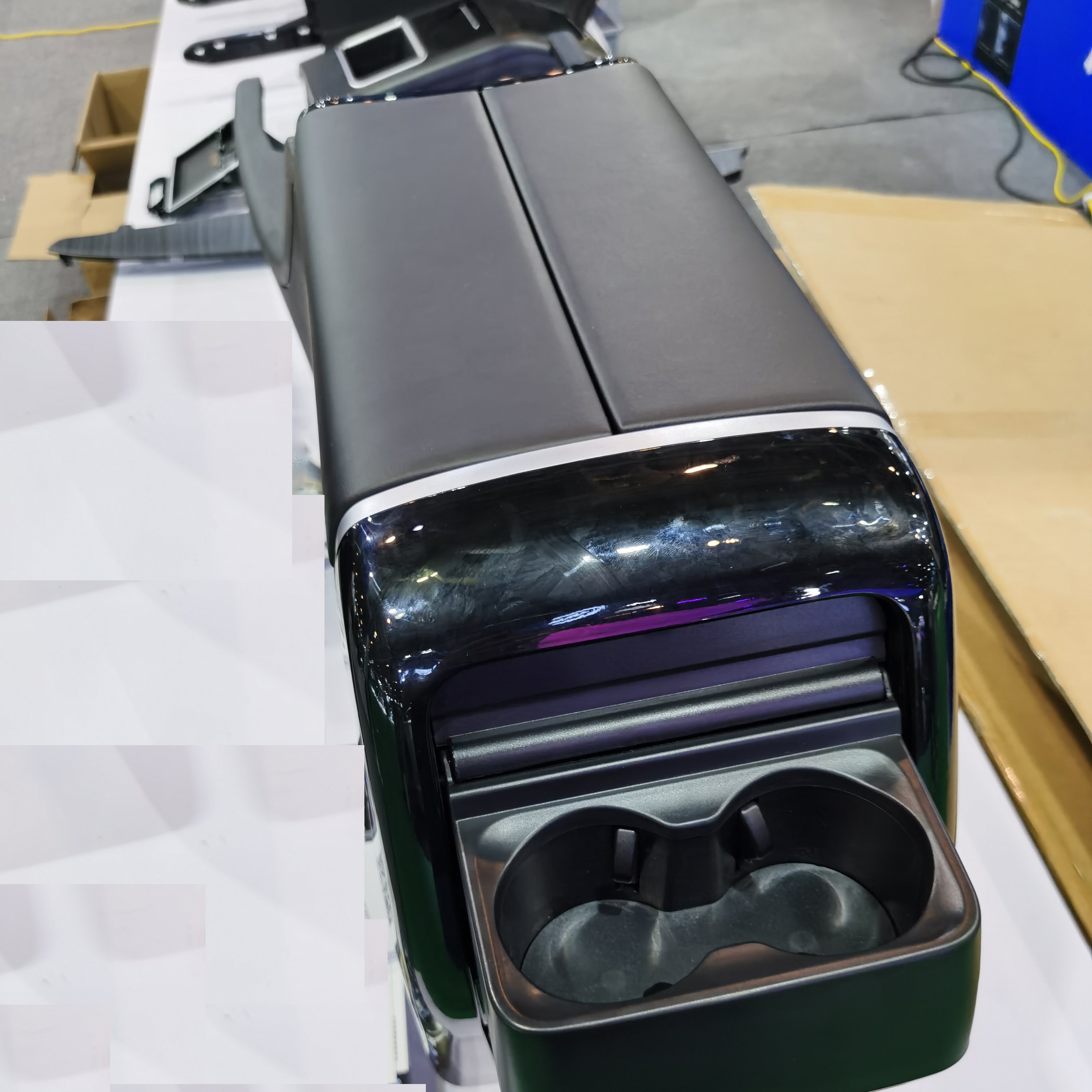 Wireless Charging Front Seat Luxury Car Armrest With Cup Holder Suitable for Mercedes Vehicles