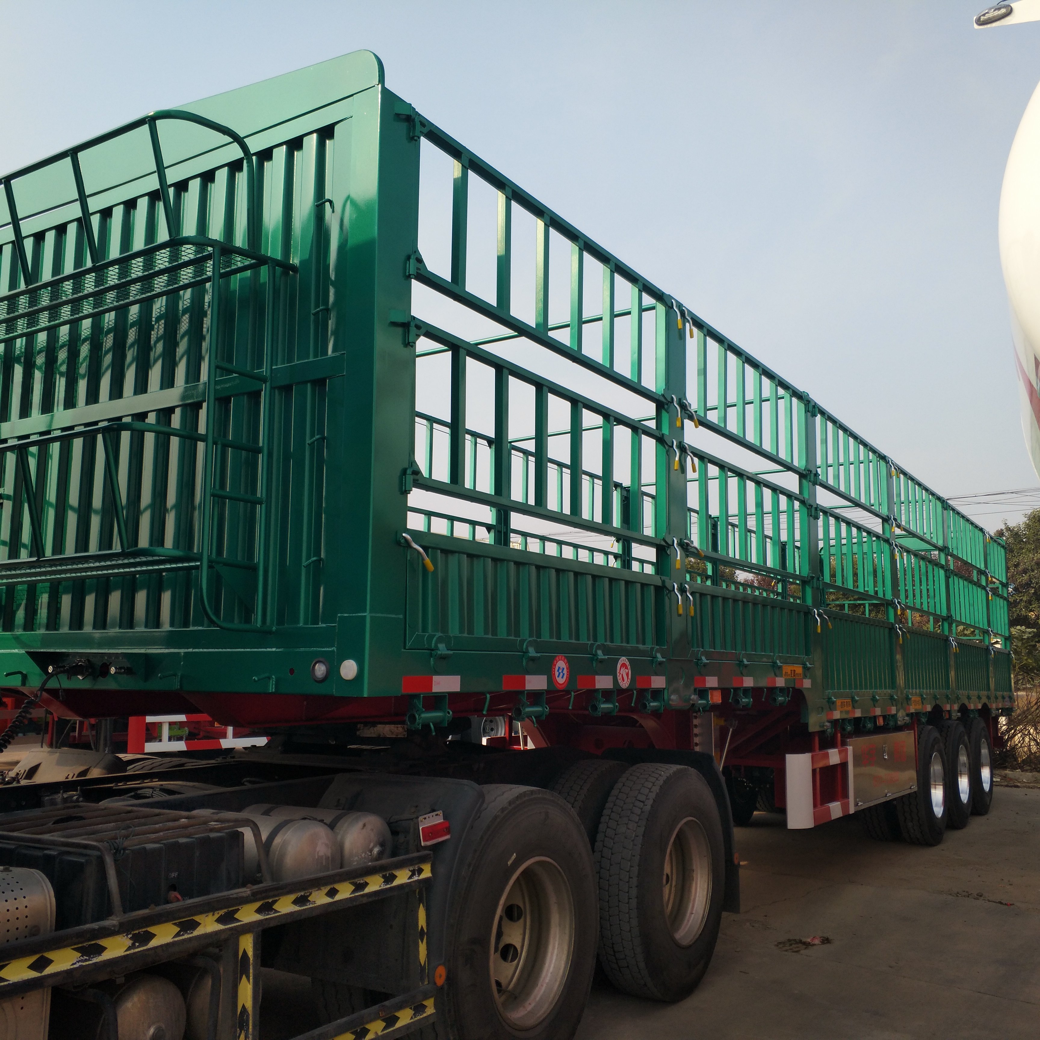 Customized Corn/Rice/Cotton/Animal Transporting Stake Fence Semi Trailer Trucks
