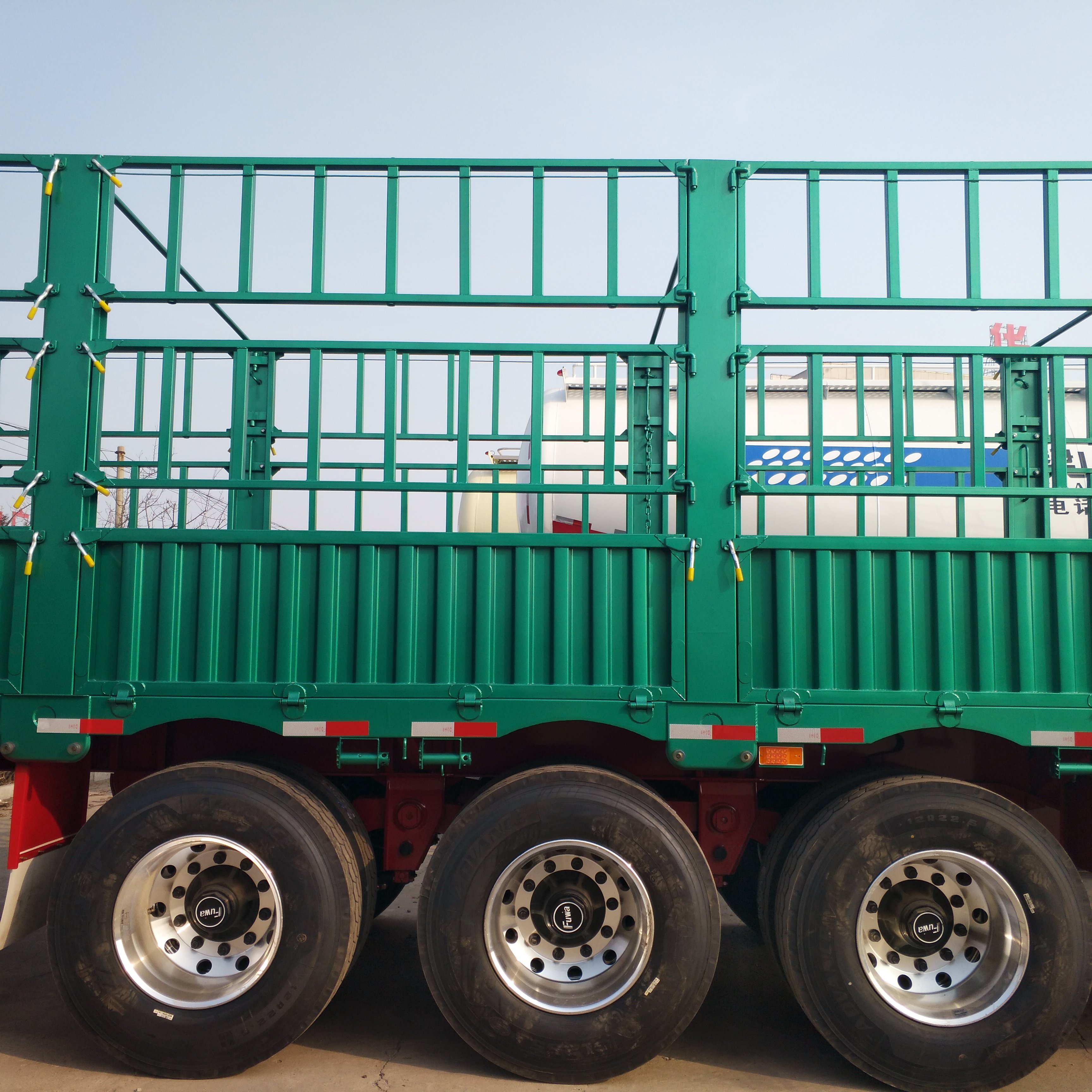 Customized Corn/Rice/Cotton/Animal Transporting Stake Fence Semi Trailer Trucks