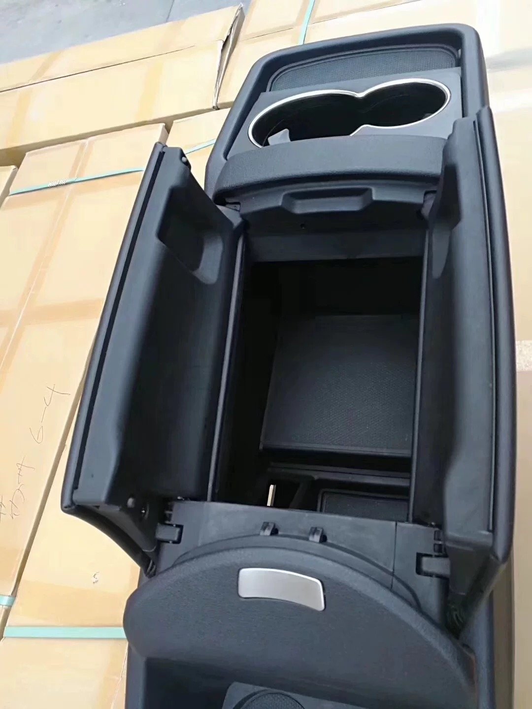 Wholesale High Quality V260 Original Bright Console Armrest Box for Mercedes Benz Vito W447 V250 V260