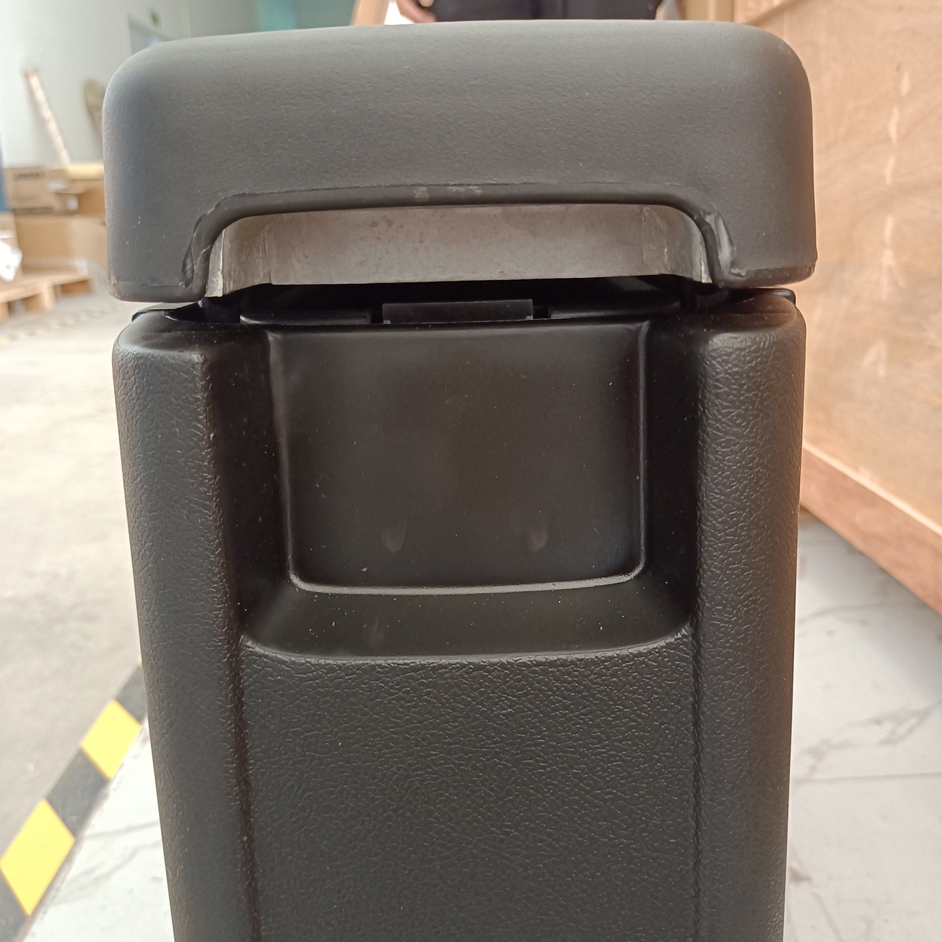 2022 High-quality Luxury Car Interior Armrest with Table Board Luxury Decoration