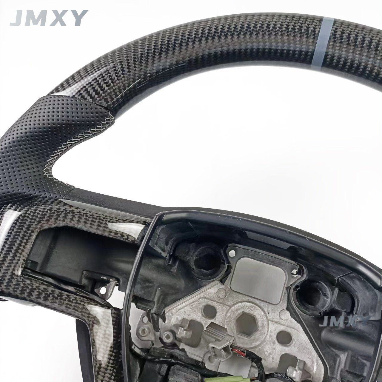 The car interior sports carbon fiber steering wheel is suitable for the Ford Raptor F150 steering wheel.