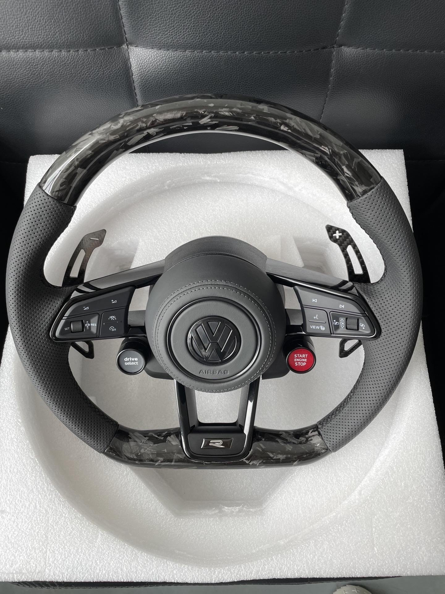 Auto Parts Forged Carbon Fiber Car Steering Wheel For VW GOLF 8 MK8 GTI R Carbon Fiber Steering Wheel