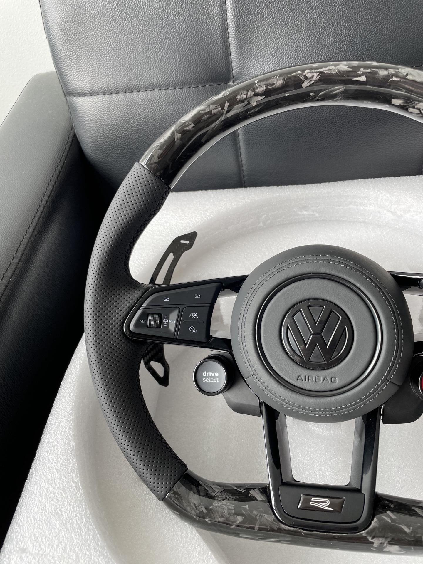 Auto Parts Forged Carbon Fiber Car Steering Wheel For VW GOLF 8 MK8 GTI R Carbon Fiber Steering Wheel