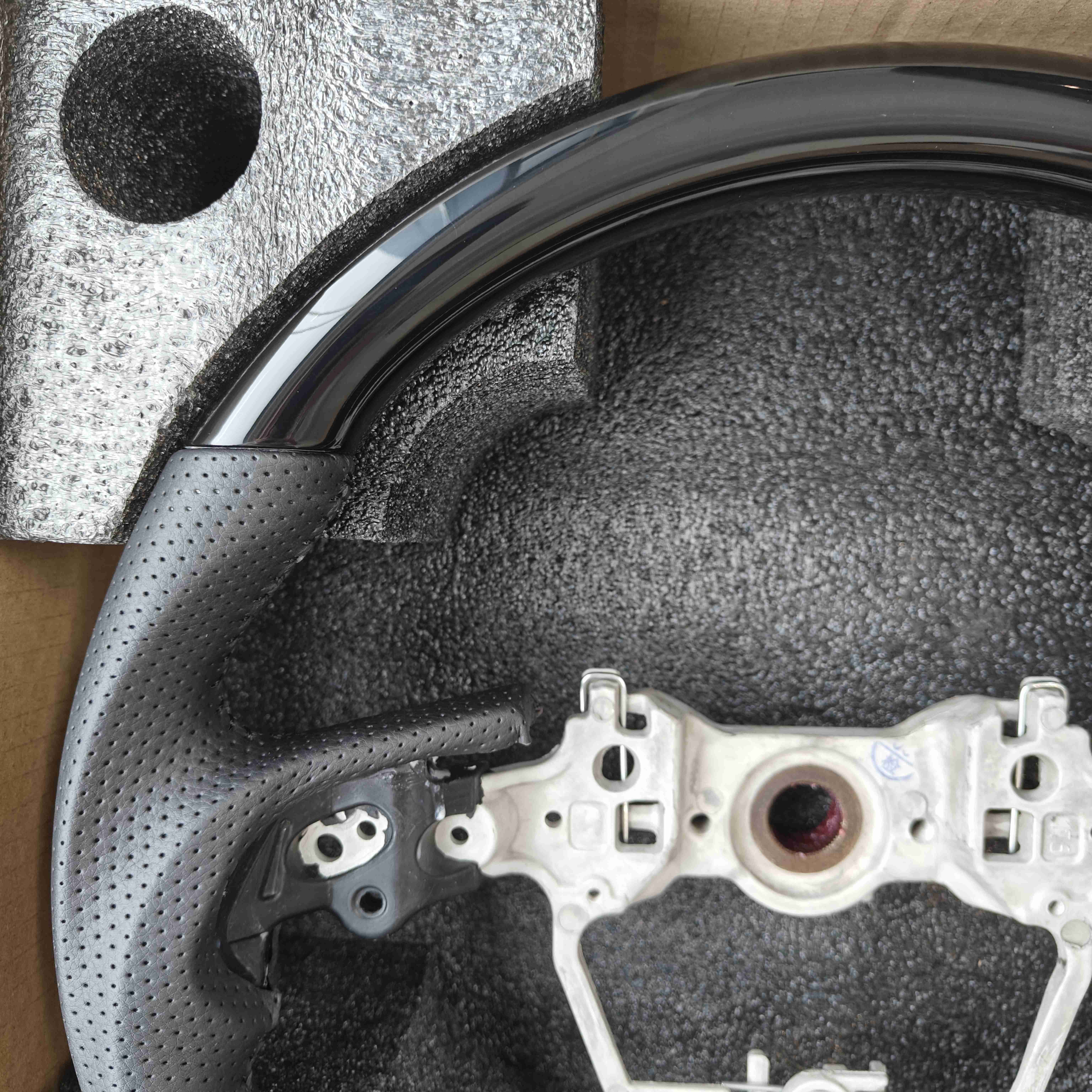 For Toyota Crown 220 Series Camry 70 Series 2019-UP Peach Wood Perforated Leather Interior Accessories For Cars Steering Wheels