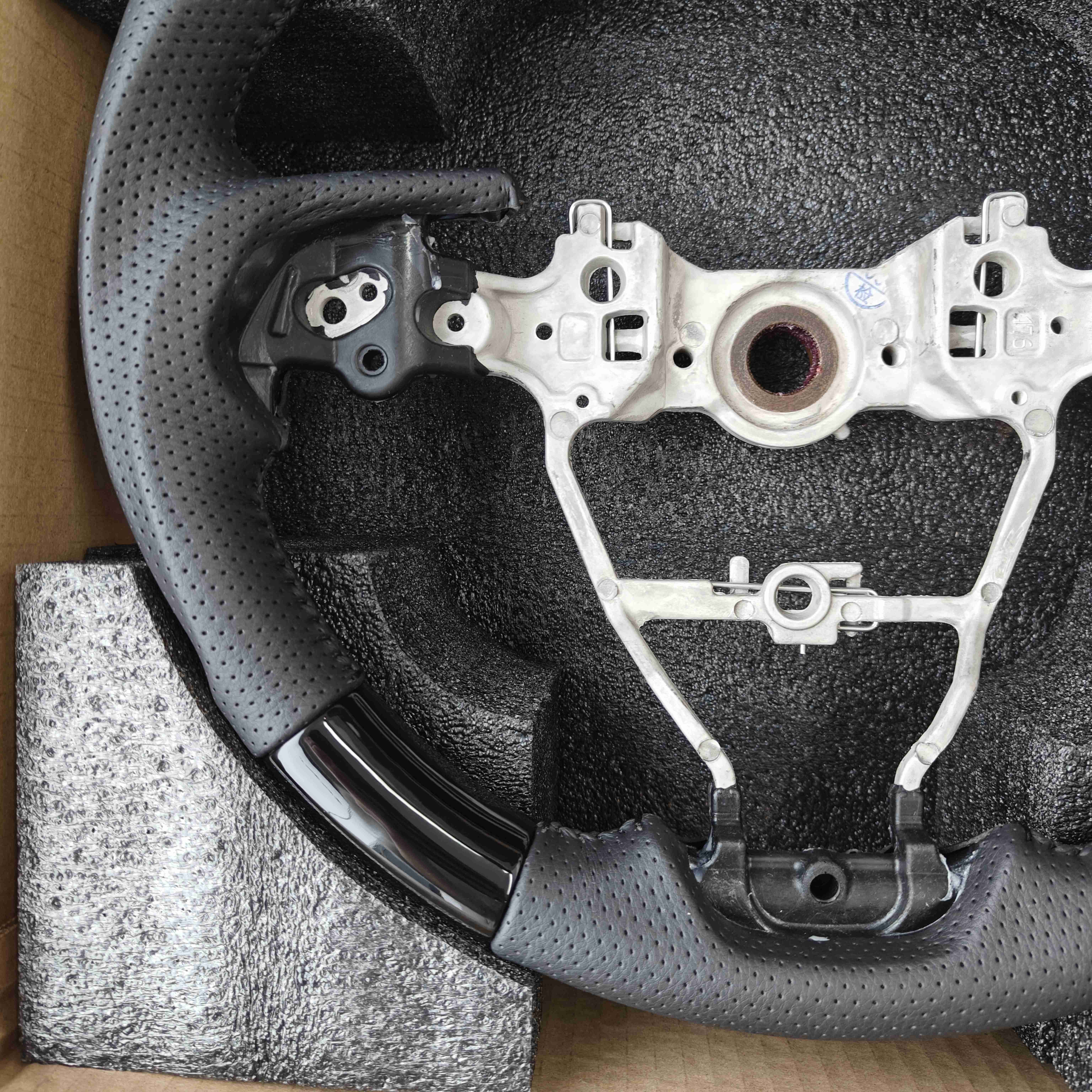 For Toyota Crown 220 Series Camry 70 Series 2019-UP Peach Wood Perforated Leather Interior Accessories For Cars Steering Wheels