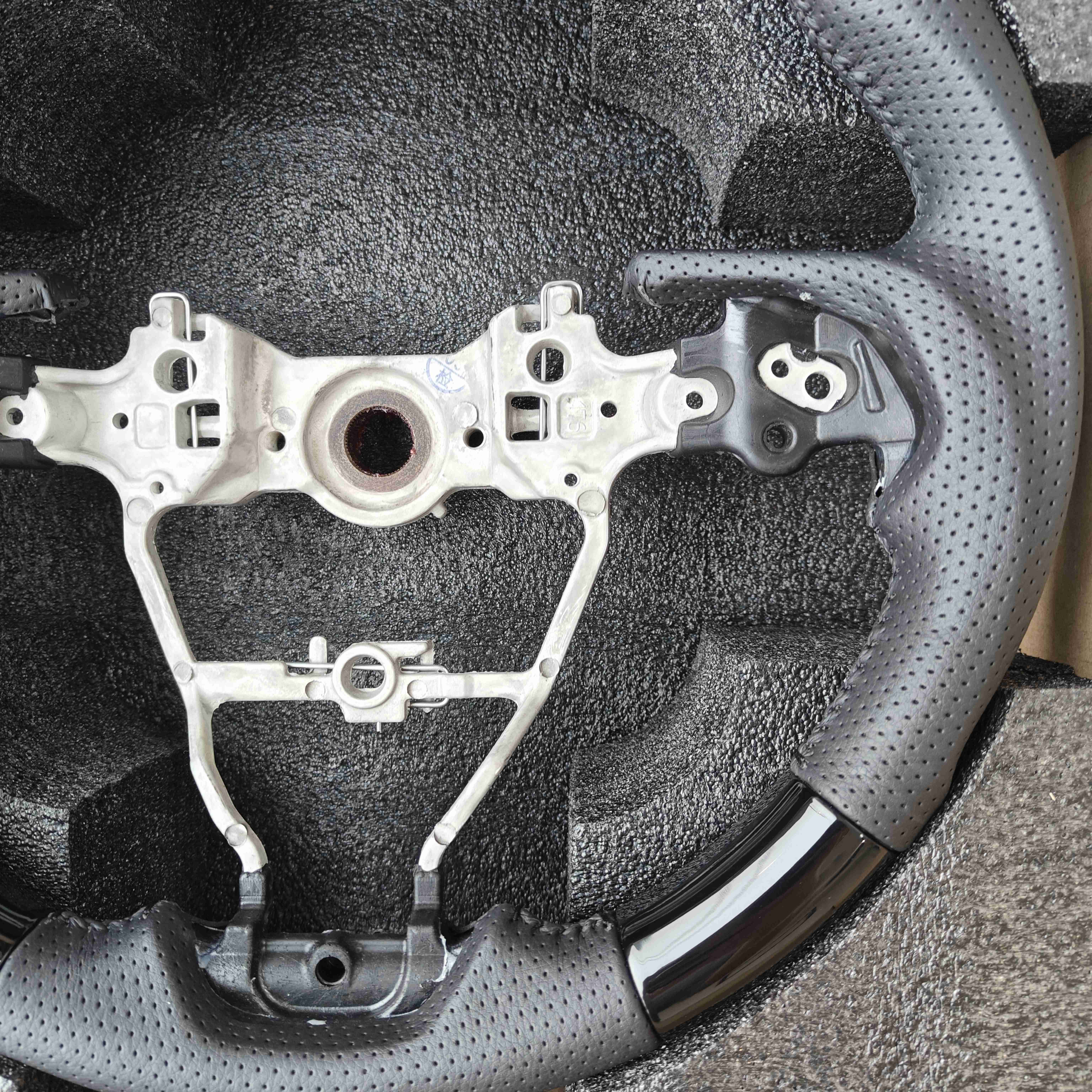 For Toyota Crown 220 Series Camry 70 Series 2019-UP Peach Wood Perforated Leather Interior Accessories For Cars Steering Wheels