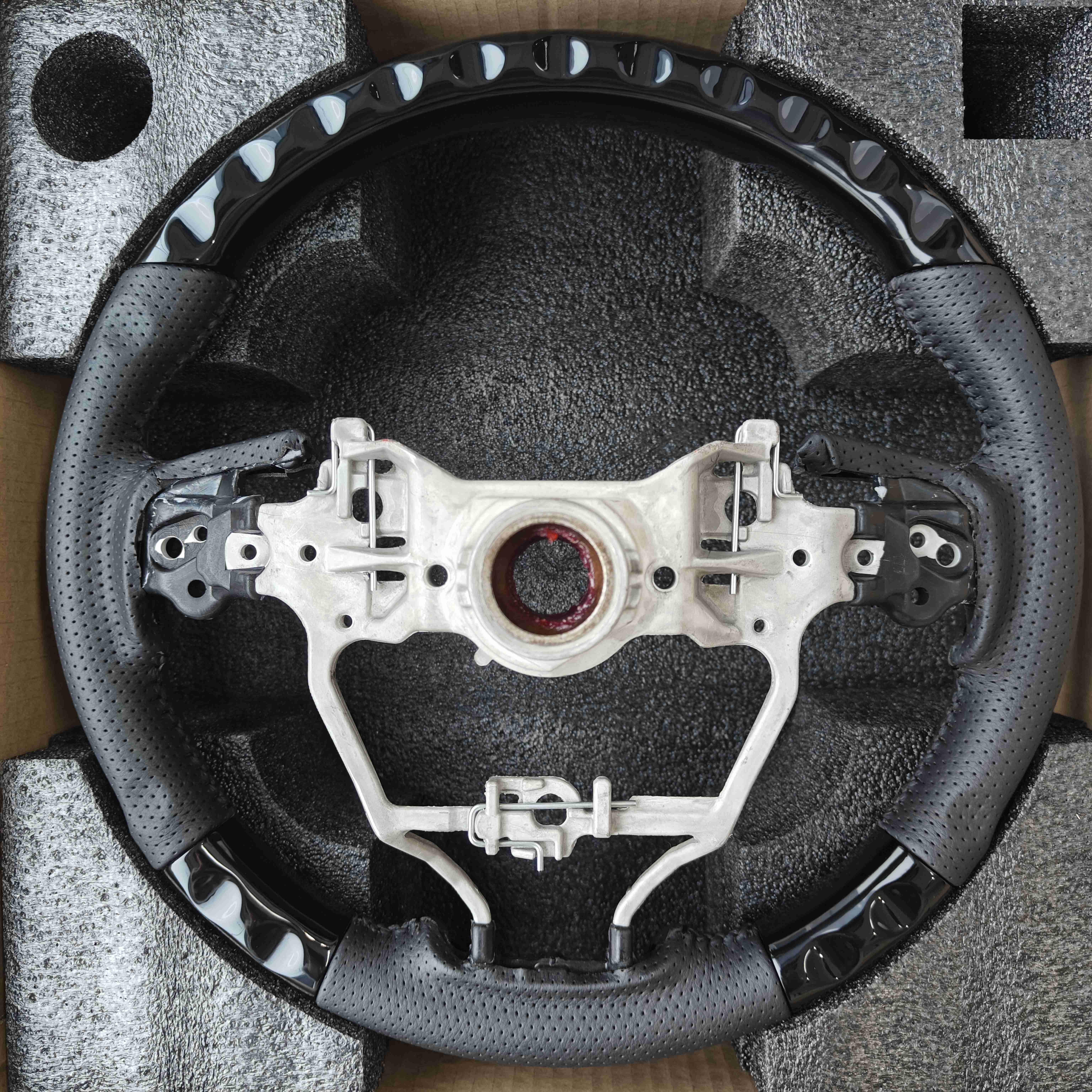 For Toyota Crown 220 Series Camry 70 Series 2019-UP Peach Wood Perforated Leather Interior Accessories For Cars Steering Wheels