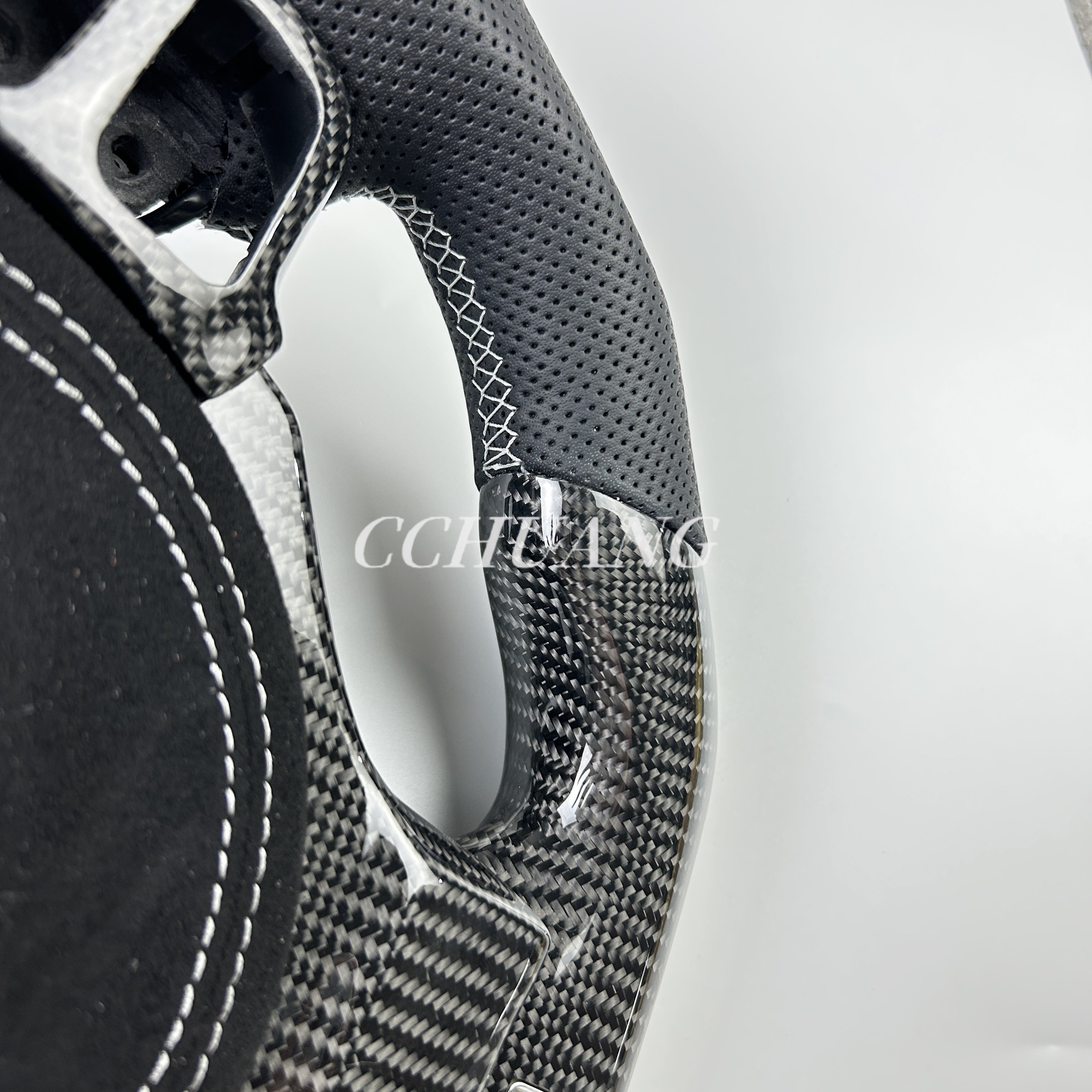 Customized for Lexus ES TC RX ES300 IS250 GS350 automotive interior accessories perforated leather carbon fiber steering wheel