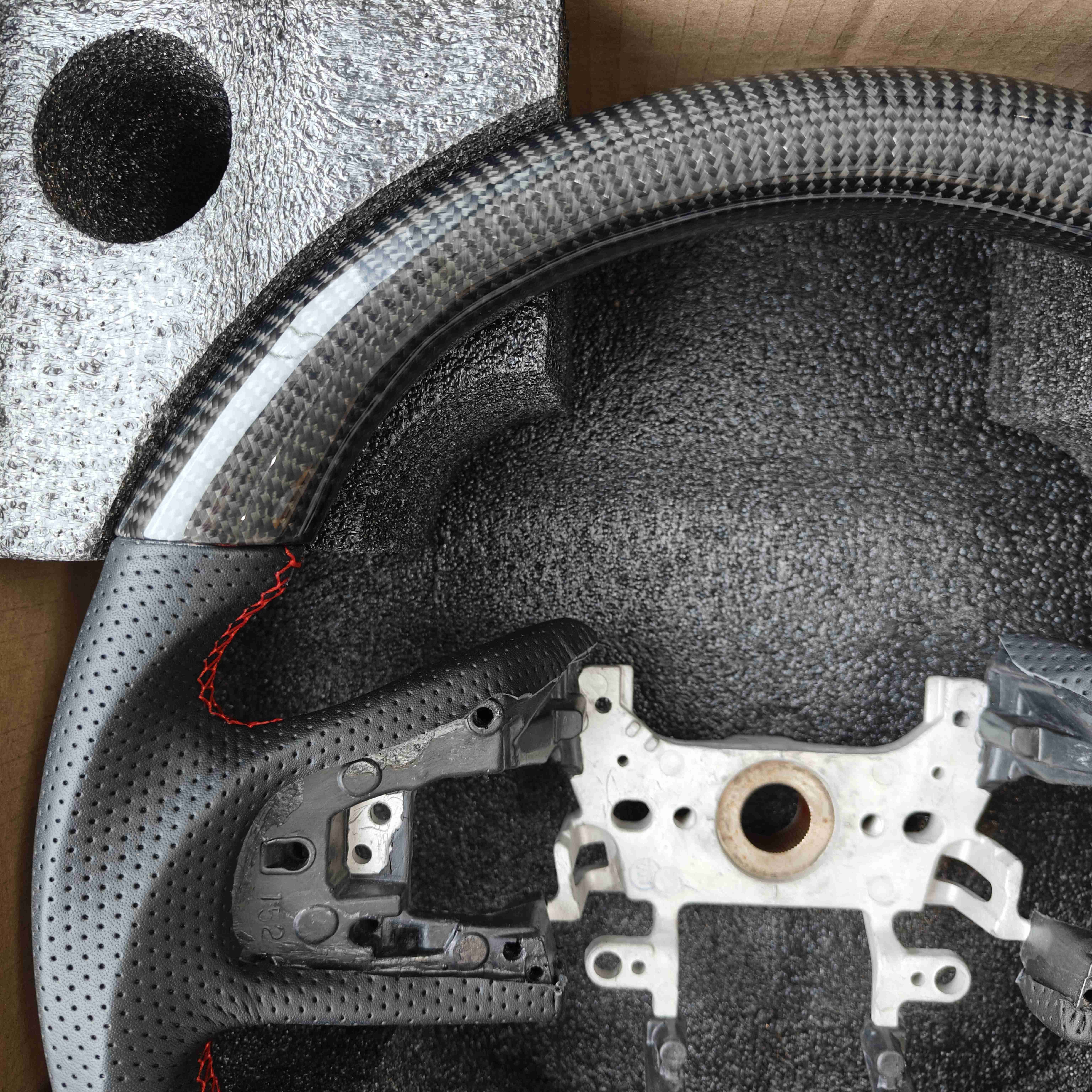 For Honda CIVIC 10 Generation Chinese Version 2017 2018 2019 2020 2021 2022 2023 Carbon Fiber Perforated Leather Steering Wheels