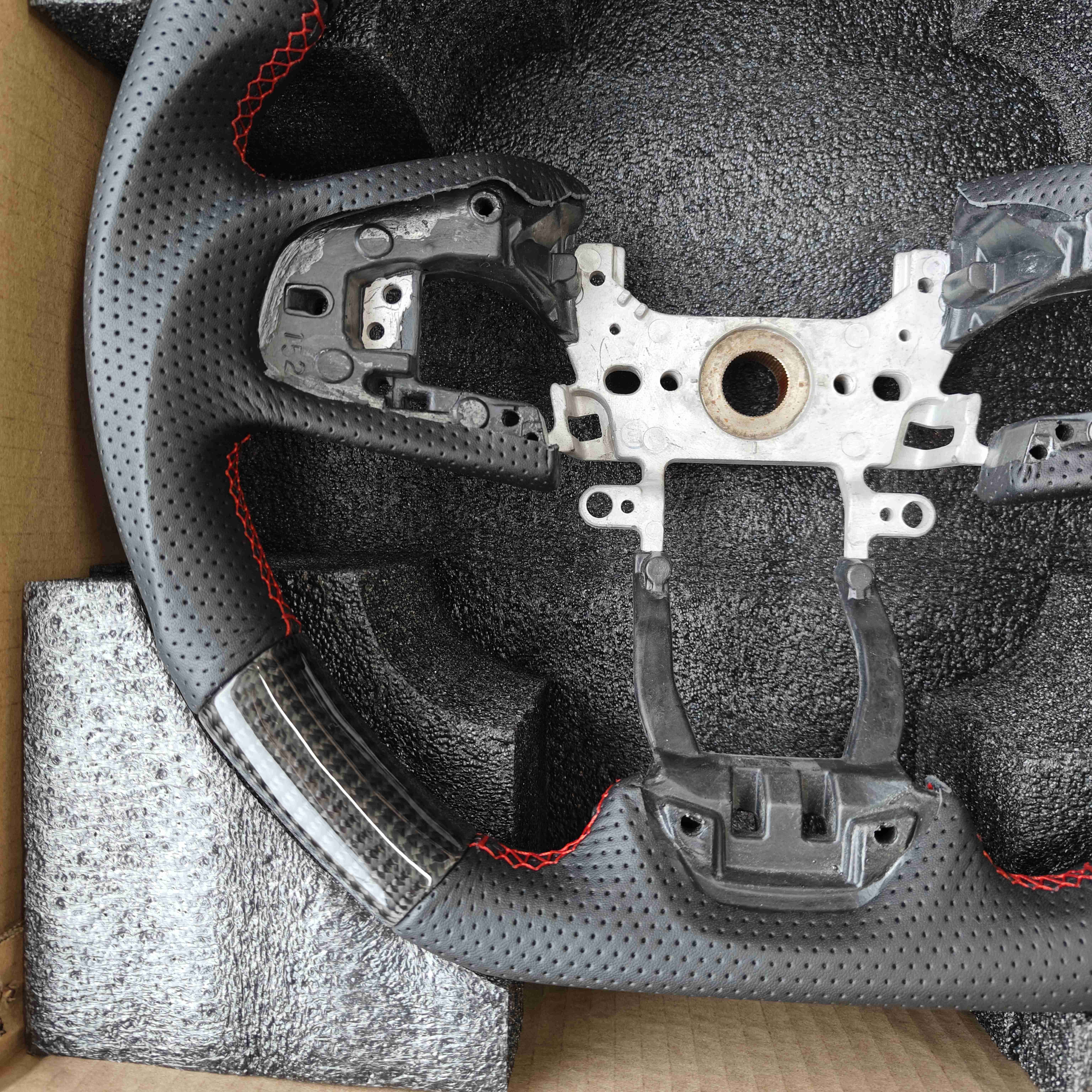 For Honda CIVIC 10 Generation Chinese Version 2017 2018 2019 2020 2021 2022 2023 Carbon Fiber Perforated Leather Steering Wheels