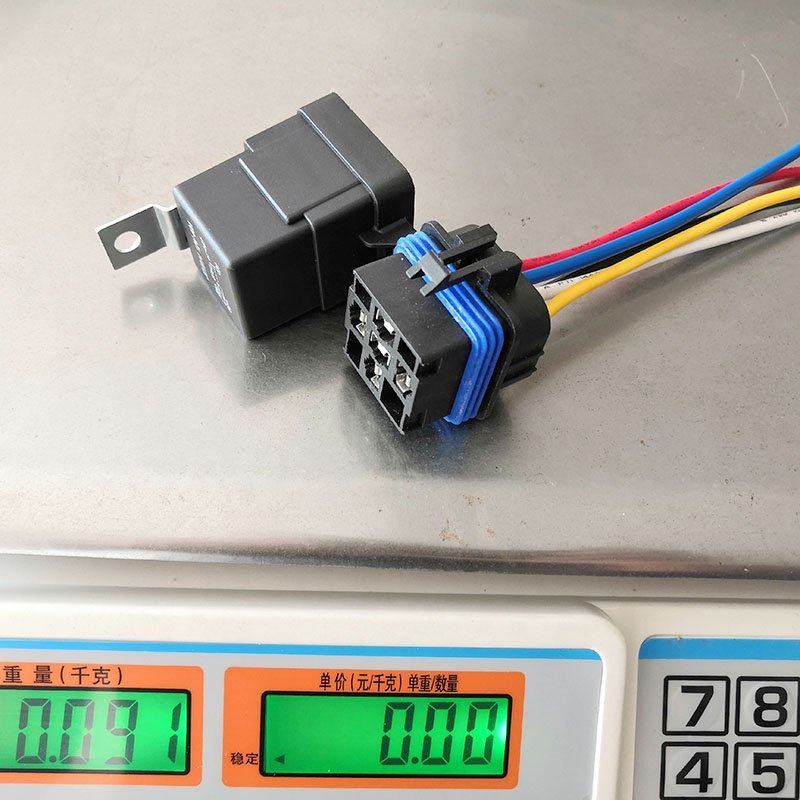 Waterproof 12VDC 40A 5 Pin SPDT Automotive Relay w Socket