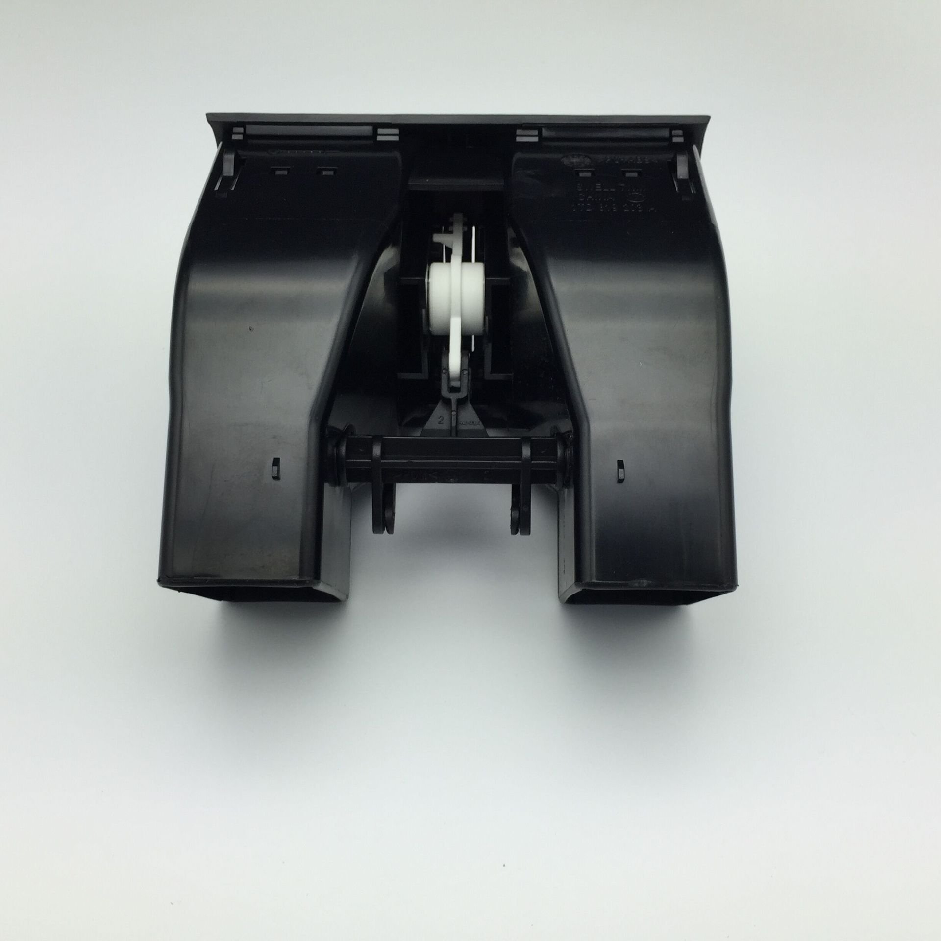 FOR New and Old VW Touran Rear Air Outlet Armrest Box Rear Seat Air Conditioning Rear Air Outlet 1TD819203