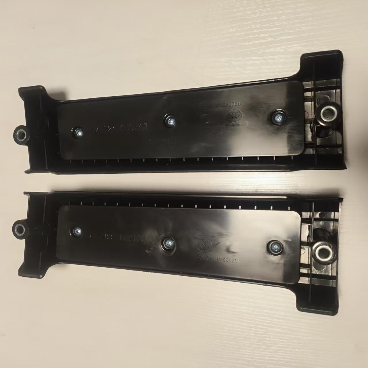 Heavy -duty Truck Truck Cab Parts Door Armrest DZ13241330230 DZ13241330240