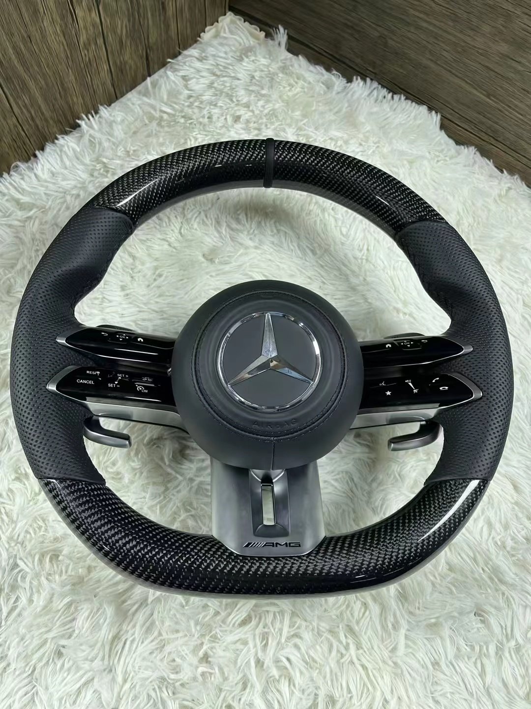 Universal steering wheel for any Mercedes-Benz model Carbon fiber steering wheel for any Mercedes-Benz model