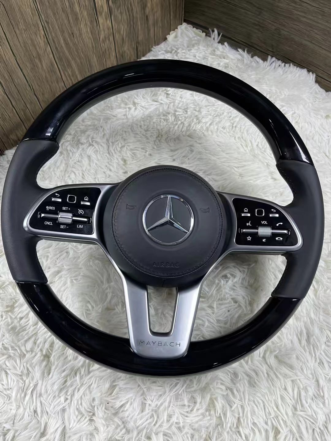 Universal steering wheel for any Mercedes-Benz model Carbon fiber steering wheel for any Mercedes-Benz model