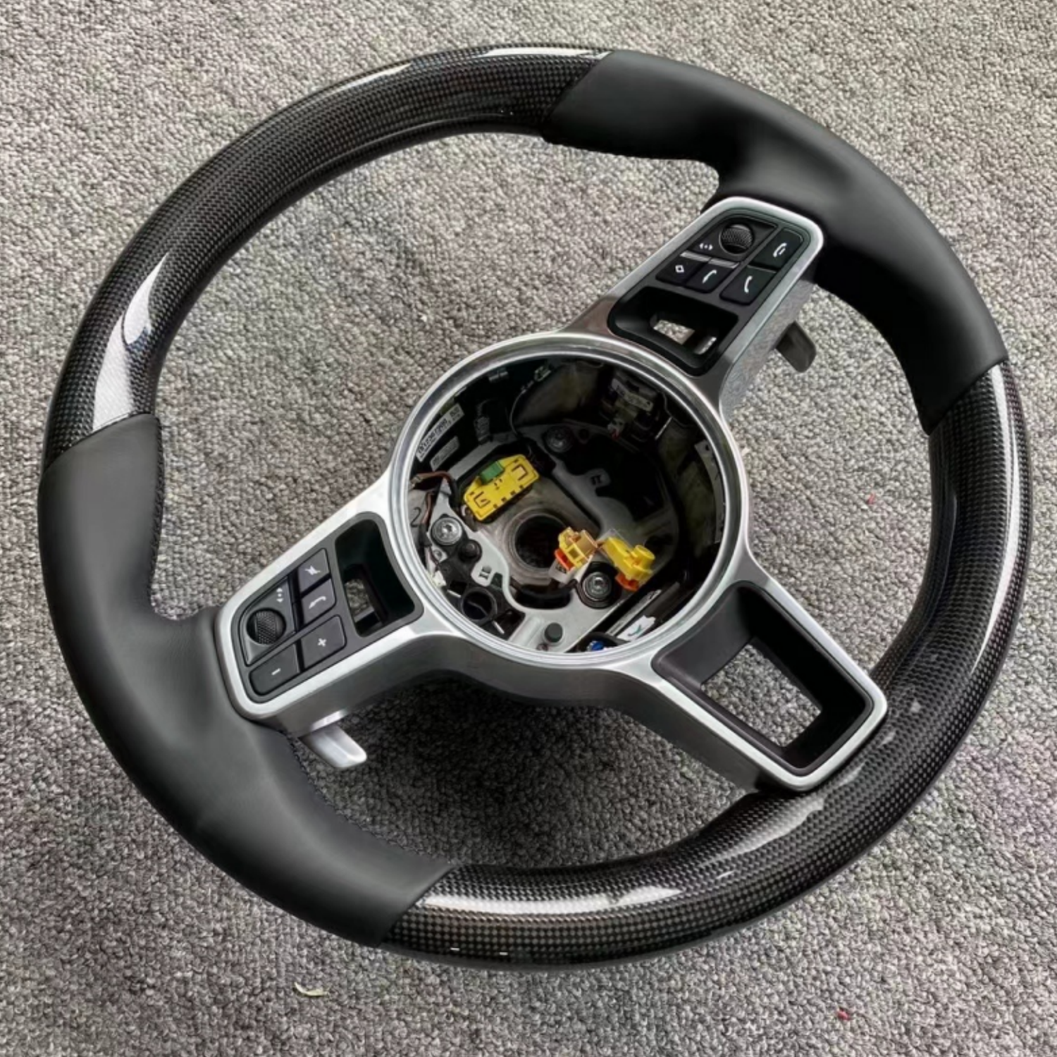 High quality car replacement steering wheel suitable for Porsche Macan carbon fiber steering wheel