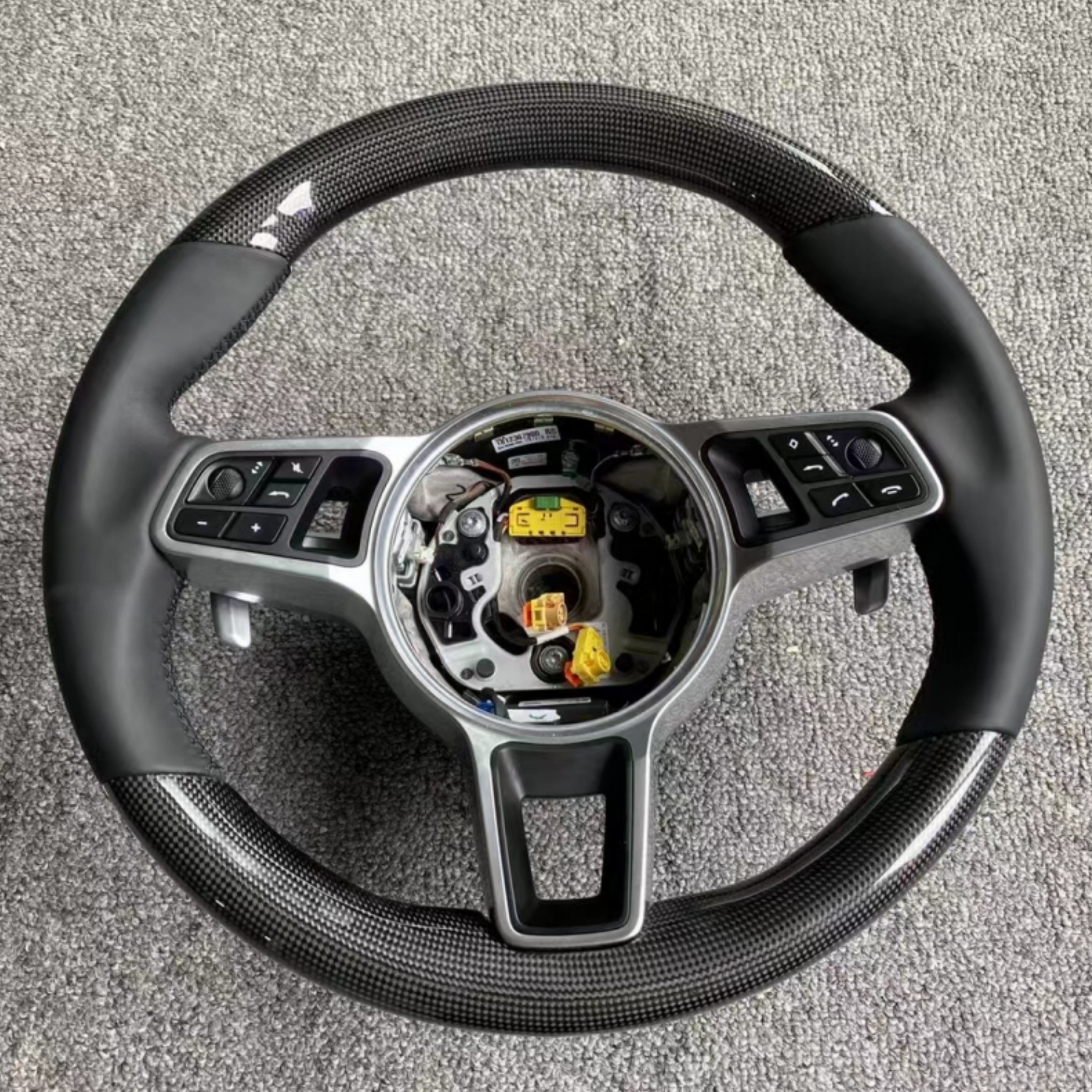 High quality car replacement steering wheel suitable for Porsche Macan carbon fiber steering wheel