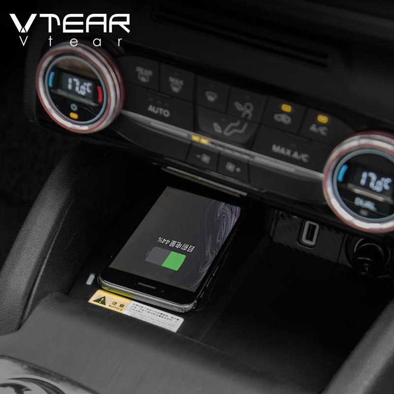 Car QI Wireless Charger for Ford Focus MK4 2021 2020 2019 Accessories Modification 15W Fast Phone Charging Plate Pad