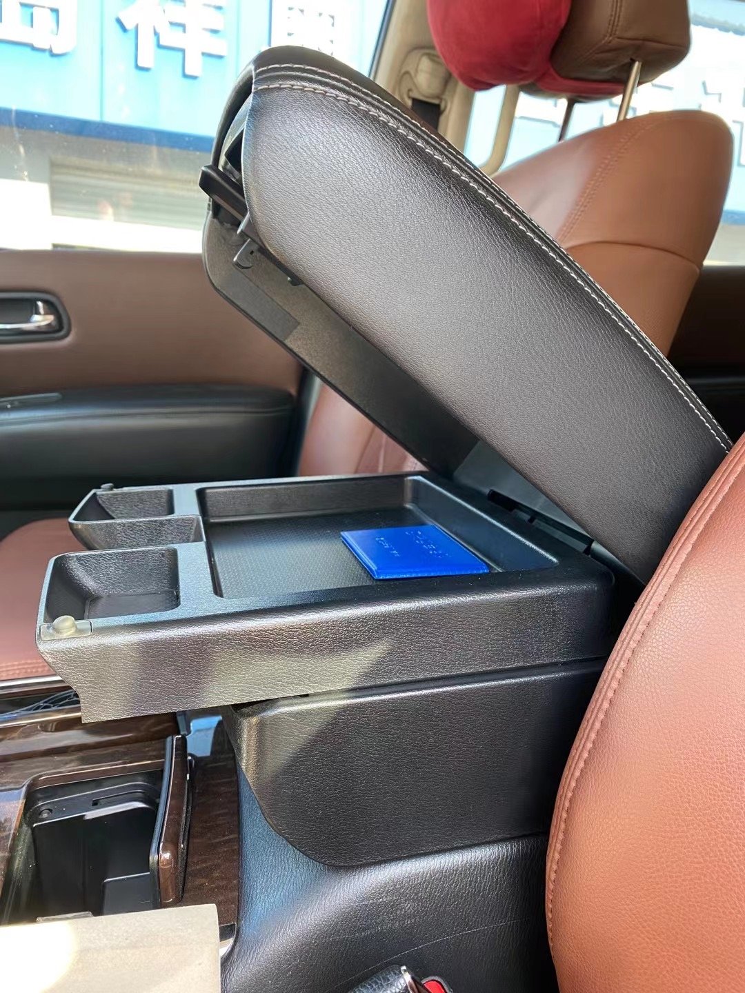 Land Patrol Y62 Auto Parts General-purpose Multi-functional Large-scale Storage Armrest Control Box Can Be Pushed and Pulled