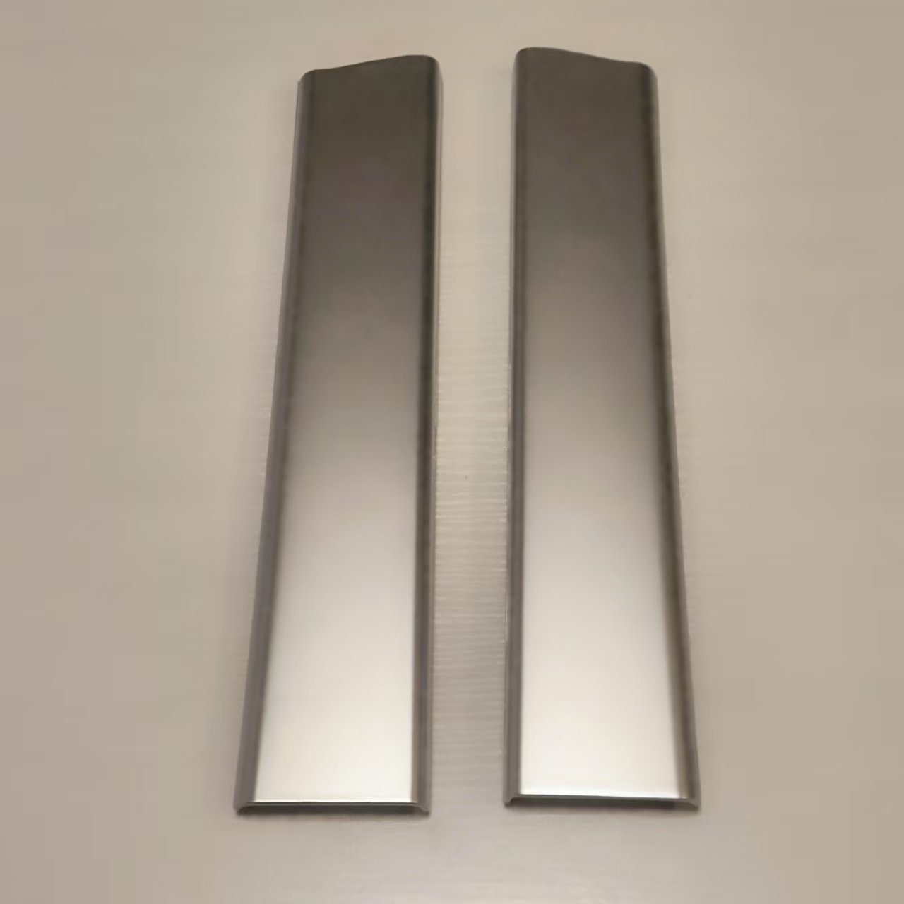 Heavy -duty Truck Truck Cab Parts Door Armrest Outer Panel DZ13241330131 DZ13241330132
