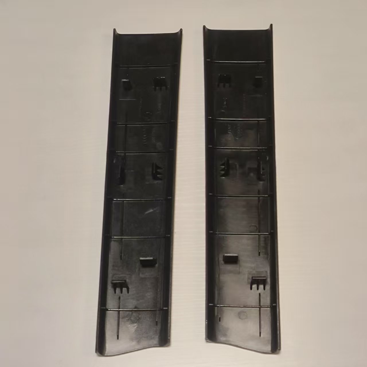 Heavy -duty Truck Truck Cab Parts Door Armrest Outer Panel DZ13241330131 DZ13241330132