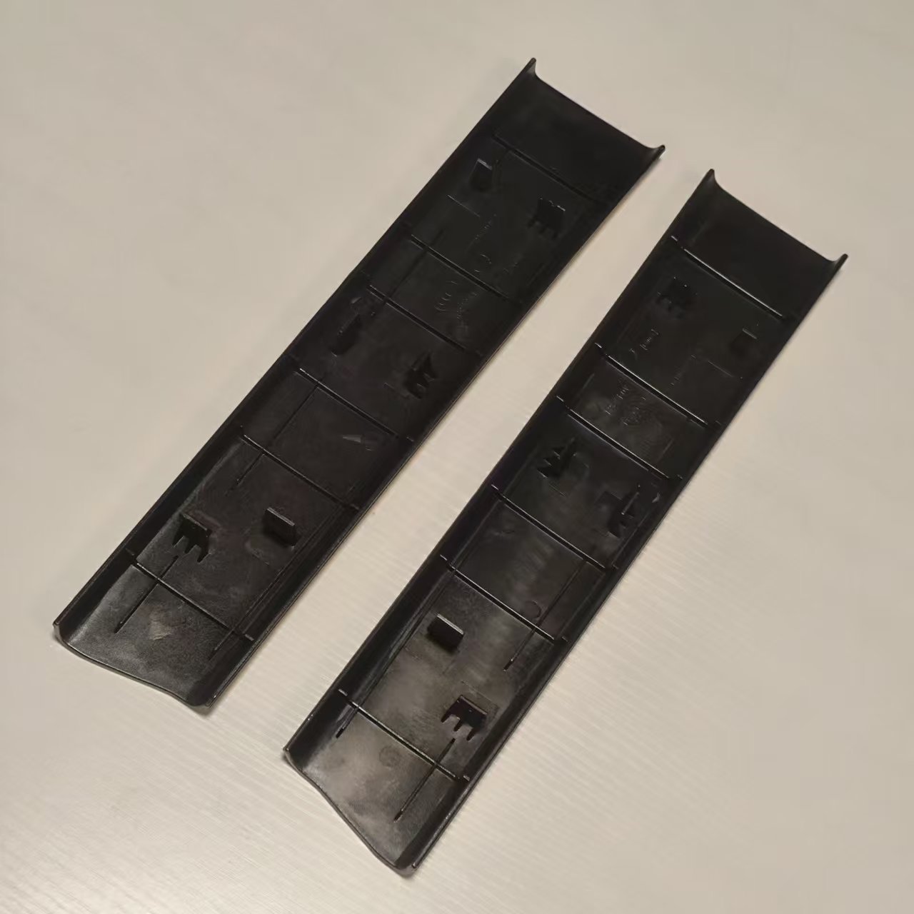 Heavy -duty Truck Truck Cab Parts Door Armrest Outer Panel DZ13241330131 DZ13241330132