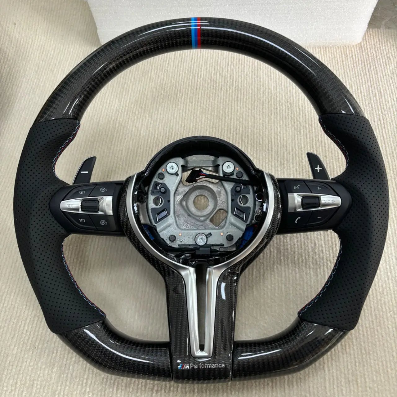 Applicable upgradesF10 F30 F32 F80e60e90e32BMW carbon fiber sports steering wheel