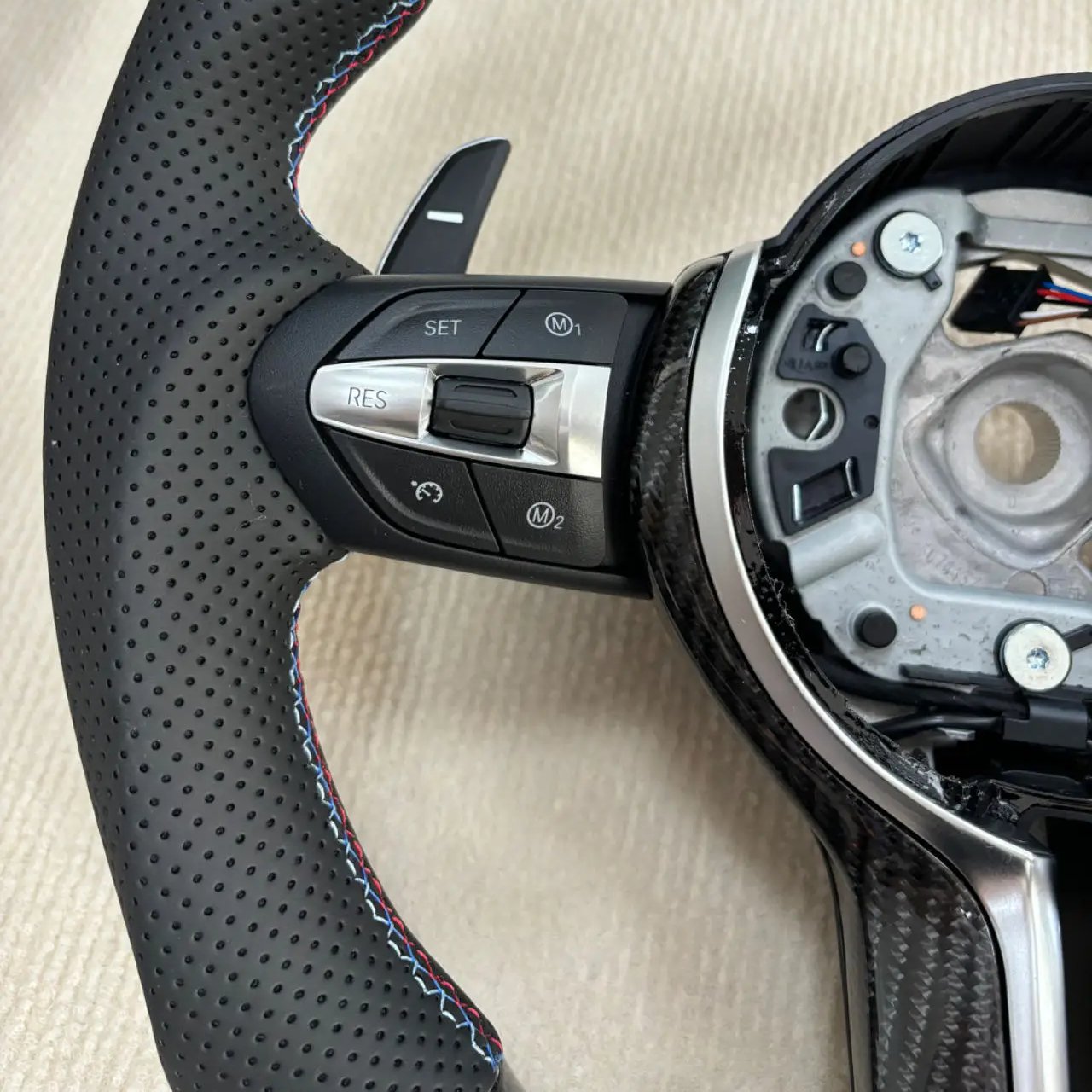 Applicable upgradesF10 F30 F32 F80e60e90e32BMW carbon fiber sports steering wheel