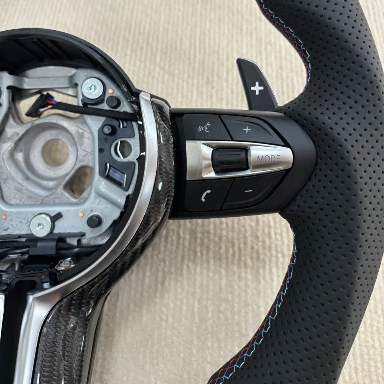 Applicable upgradesF10 F30 F32 F80e60e90e32BMW carbon fiber sports steering wheel