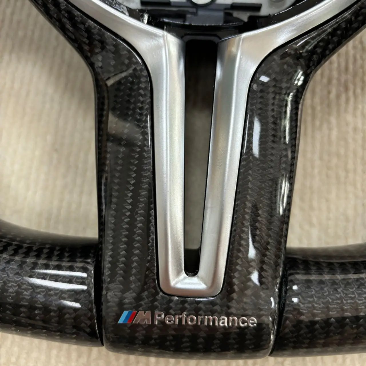 Applicable upgradesF10 F30 F32 F80e60e90e32BMW carbon fiber sports steering wheel