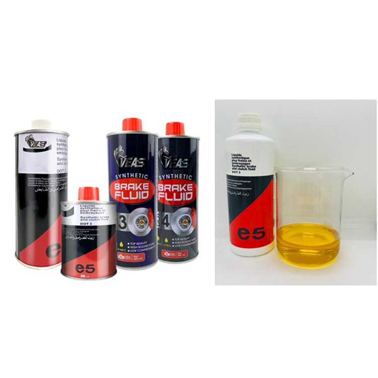 Heavy Duty Brake Fluid in a Plastic Bottle, Lubricant Brake Oil for DOT3/DOT4 Car Brakes