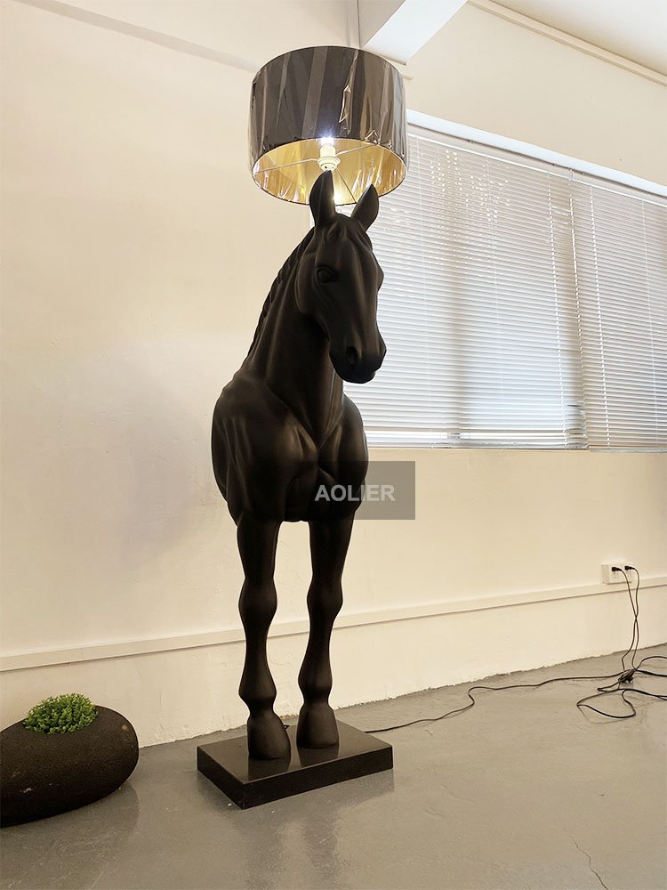 Nordic Denmark Retro Puppy Floor Lamp Decoration Resin Ferghana Horse Post Lantern Lobby Loft Horse Standing Lights
