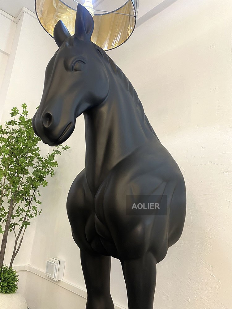 Nordic Denmark Retro Puppy Floor Lamp Decoration Resin Ferghana Horse Post Lantern Lobby Loft Horse Standing Lights