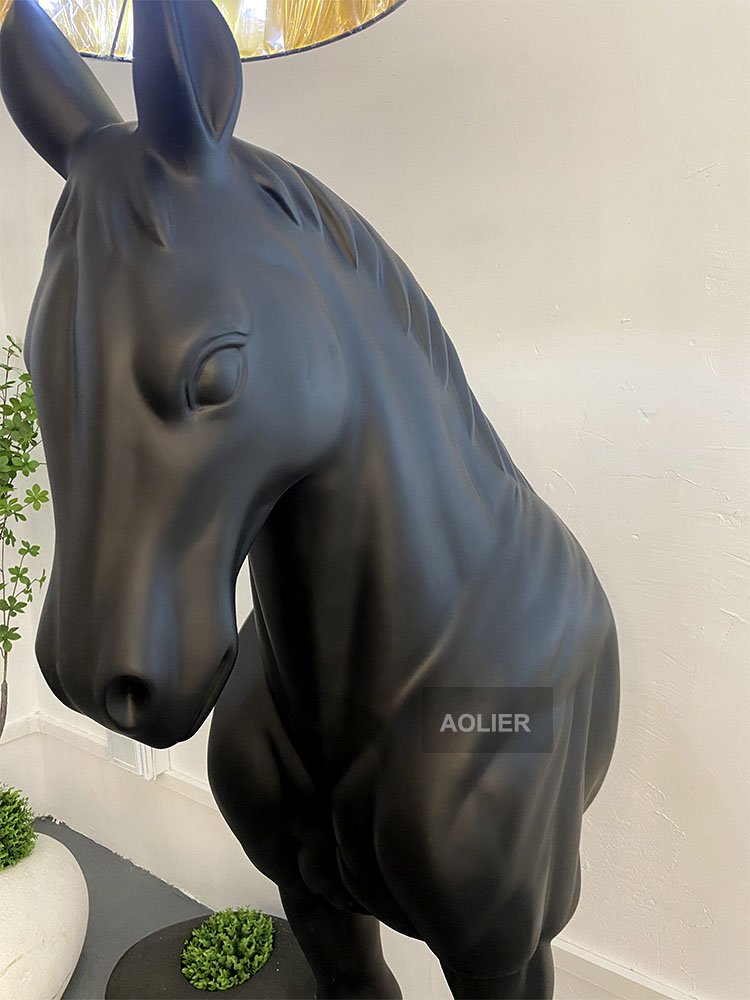 Nordic Denmark Retro Puppy Floor Lamp Decoration Resin Ferghana Horse Post Lantern Lobby Loft Horse Standing Lights