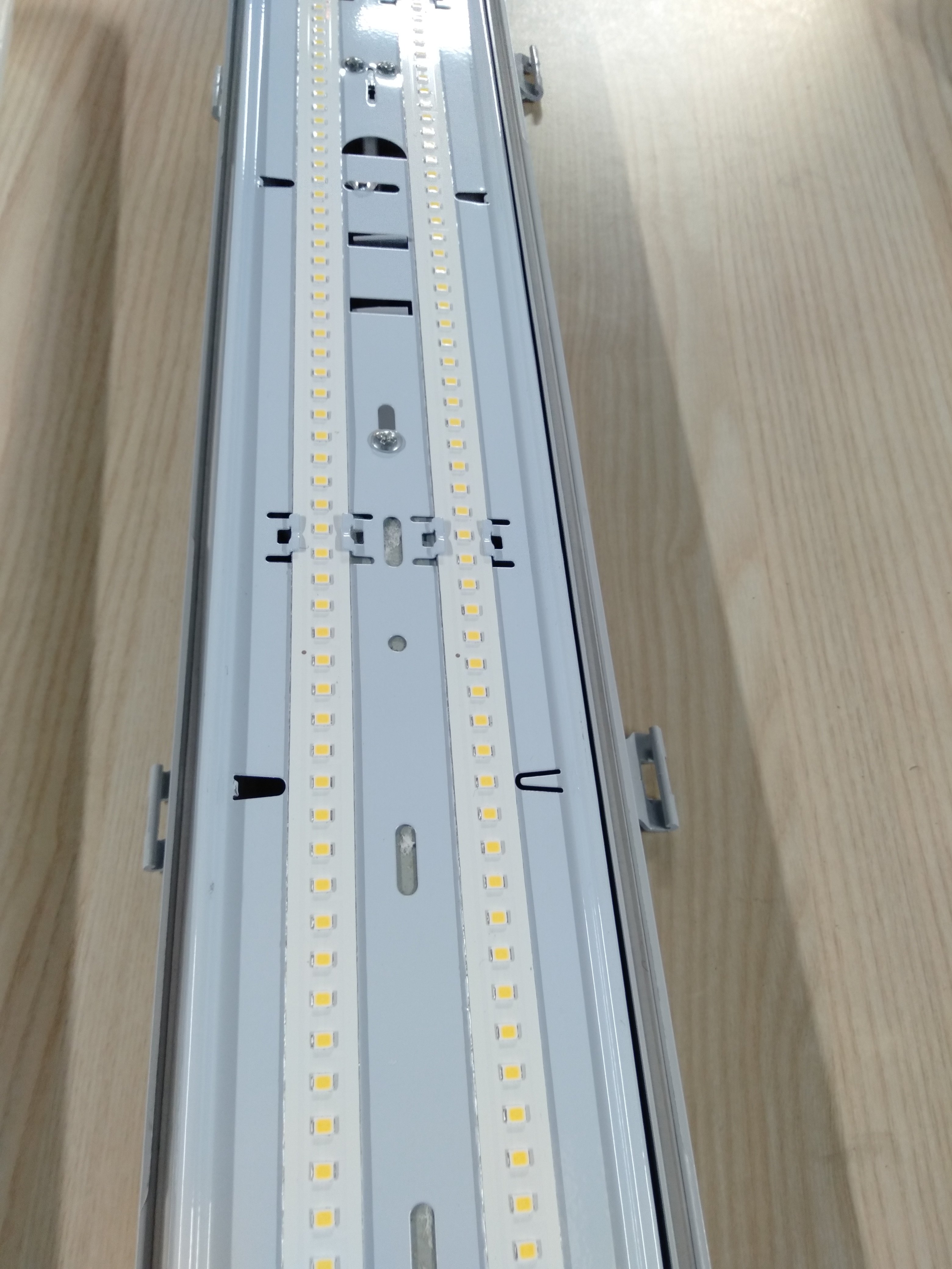 High Lumen Led Triproof Light 18w Length 675mm Industrial Light Led Vapor Tight Fixture 50000hours for Triproof Light Pc/brass