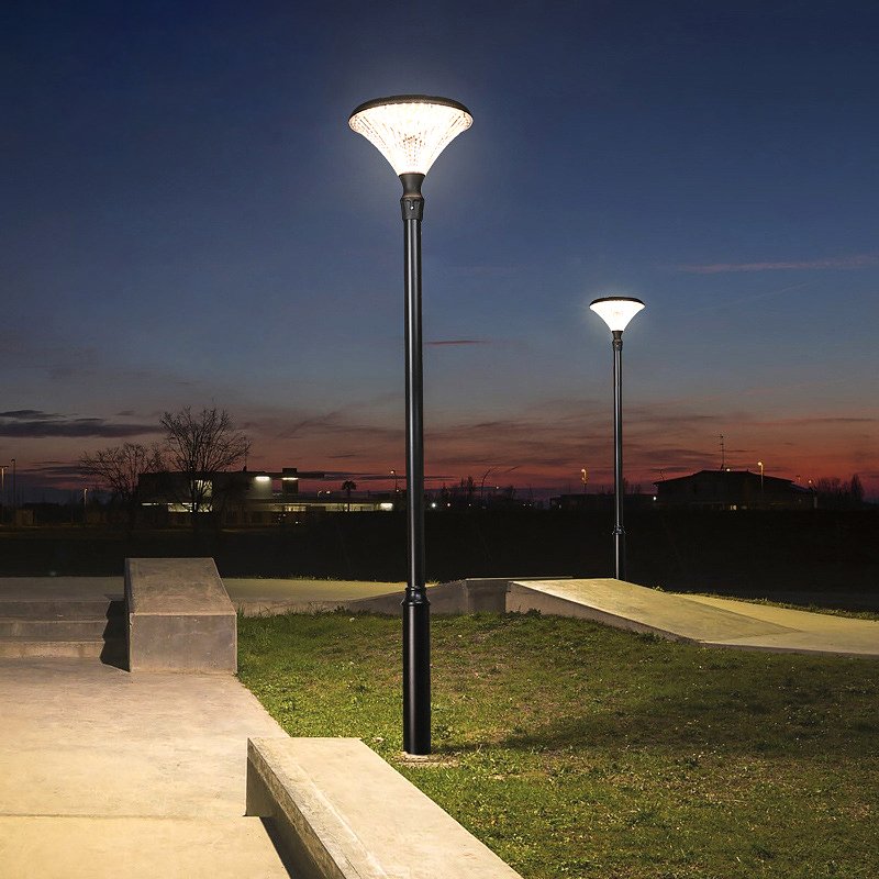 Light Luxury Outdoor LED Street Lights Urban Lighting Renewable Energy Garden Villa Outdoor LED Solar Lamp