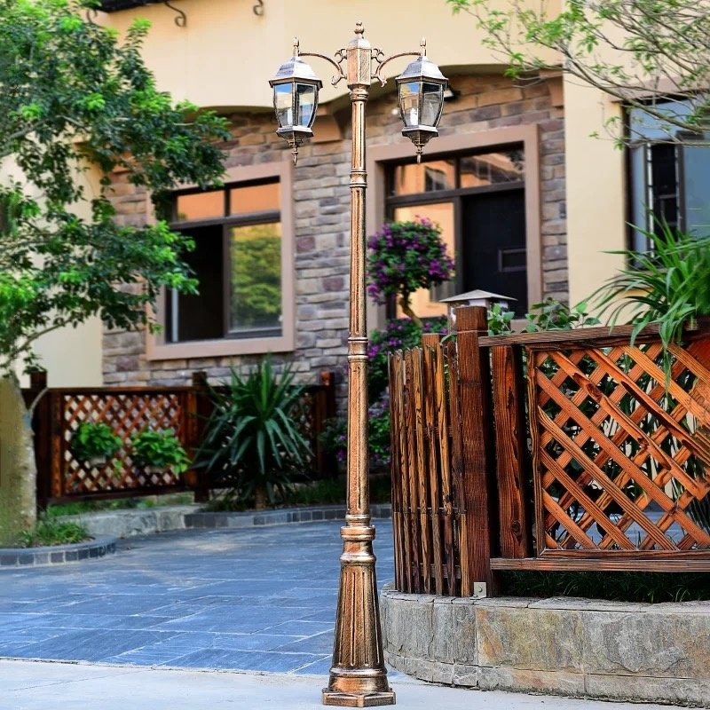 Factory Low Price 2/3 Head Garden Lamp Post Lights2M Retro Outdoor Landscape Lamp for Garden or Village Garden Lamp