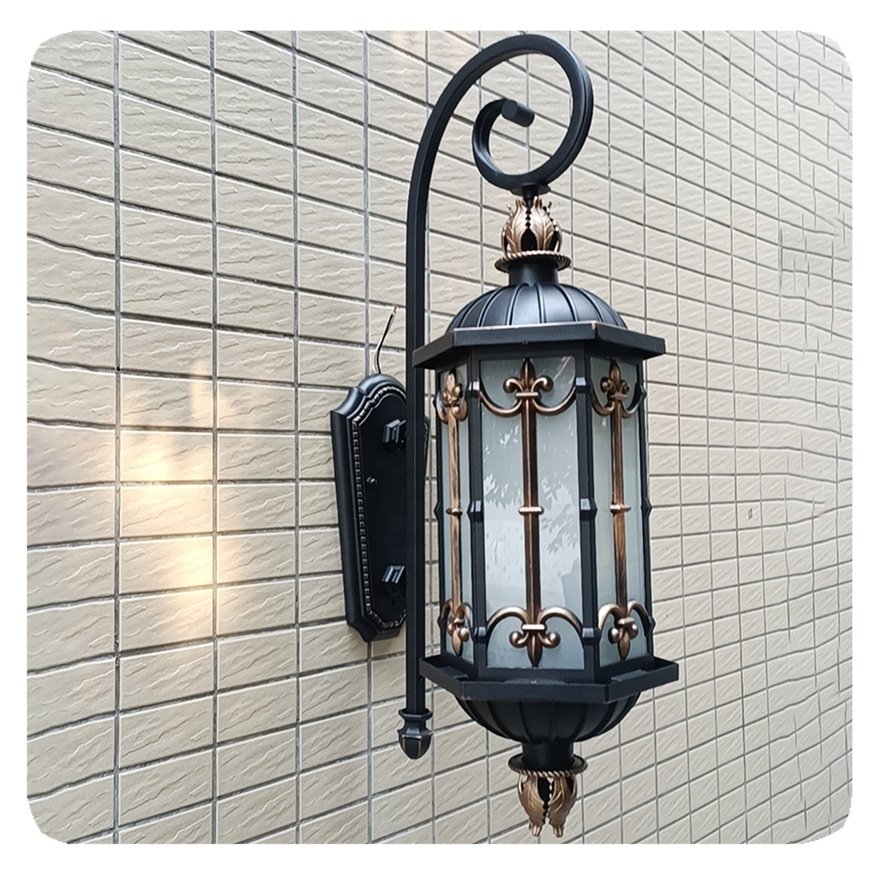 New European-style Outdoor Lighting Wall Mounting Die Cast Aluminum Material Antique Retro Waterproof Hot Garden Courtyard Lamp