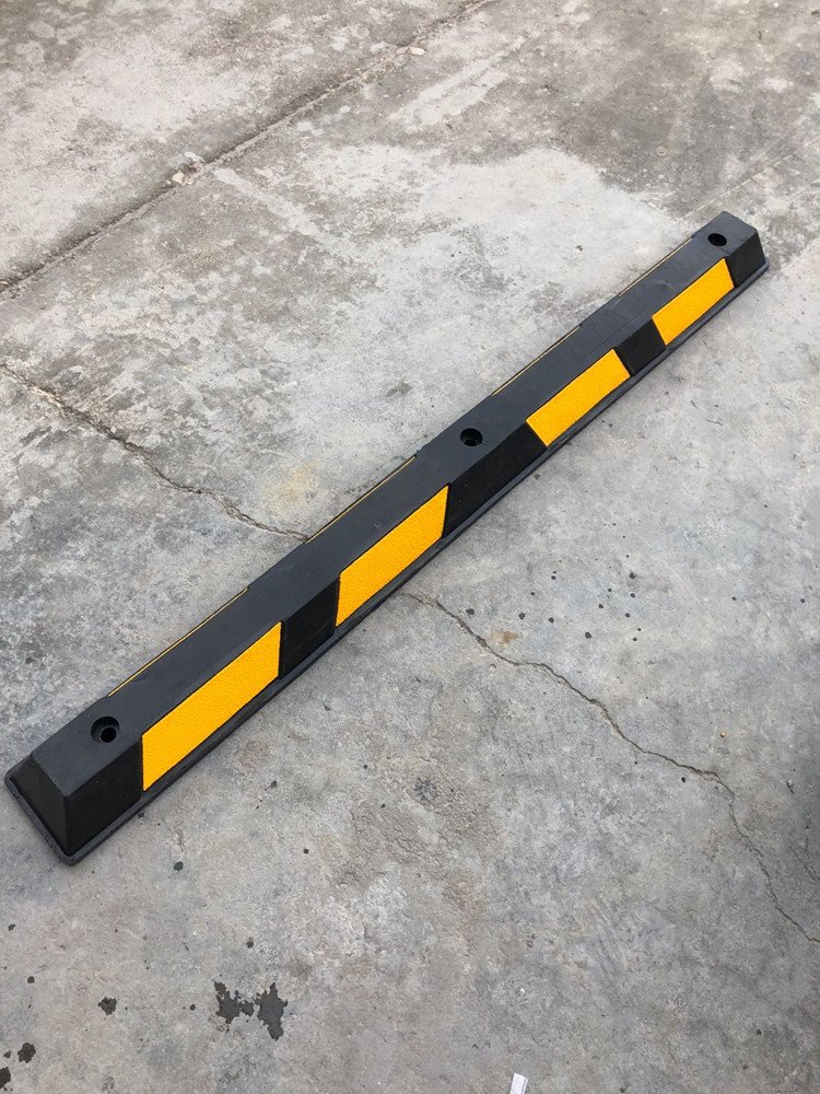 Black & Yellow 1.83 Meter Rubber Wheel Stopper Car Parking Lot Equipment