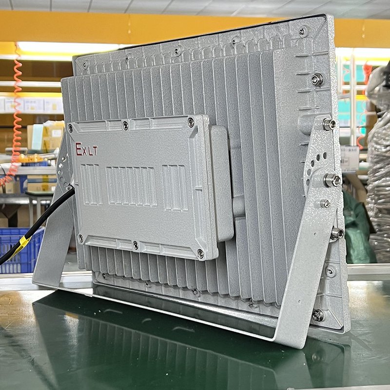 ATEX/IECEX/UL Zone2 High Power 200W Fluorescent LED Floodlight Explosion-Proof Marine Lighting Solutions with IP65 Rating