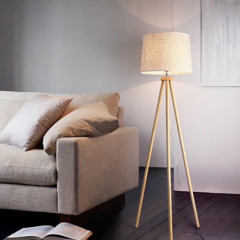 Modern Minimalist Solid Wood Floor Lamp, Minimalist Modern Bedroom Vertical Tripod, Stable Living Room Decoration Floor Lamp