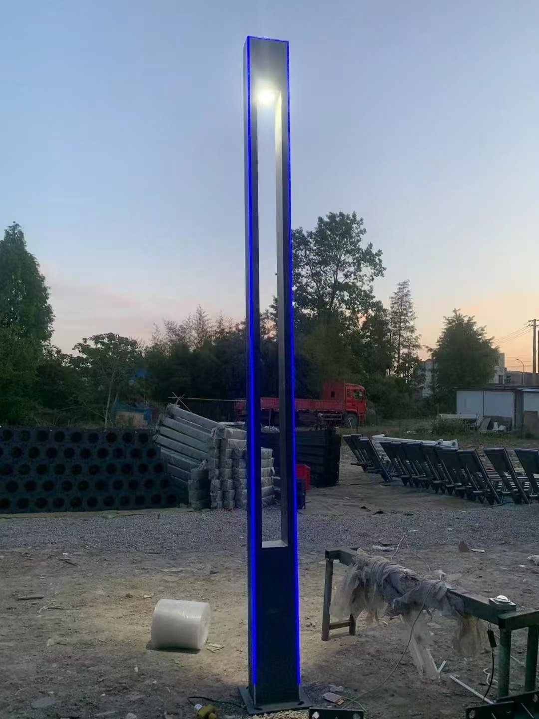 Modern Outdoor Garden Pole Top Light, Four Sided Light Strip 2m 3m 3.5m, 4M, 4.5m LED Landscape Street Light, Pillar Guard Light