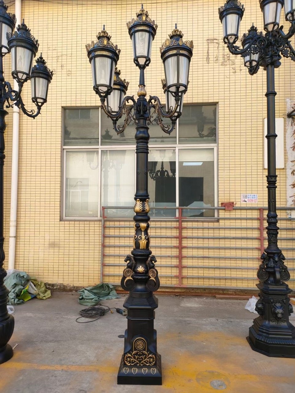 Classic European Style LED Garden Landscape Light, Retro Waterproof Street Light, 5-head Cast Iron Garden Decoration